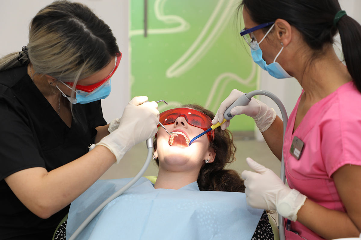 ULTRASONIC SCALING Dr. Leahu Dental Clinics