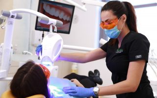 Cât costă albirea dinților și de ce trebuie să alegi această procedură ?