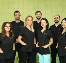 Echipa de medici stomatologi de la Centrul de Excelenta regional Dr. Leahu Iasi