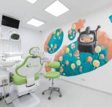 Scaun stomatologic verde pentru copii din Clinica stomatologica Dr. Leahu din Cluj