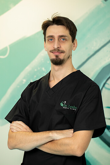 Medic stomatolog in clinica dentara